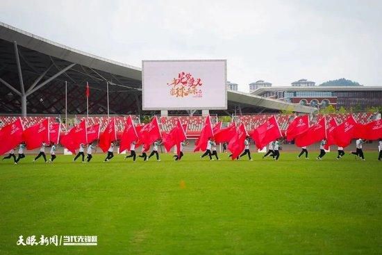 海昏侯系列“四部曲”的脚本改编自闻名作家黎隆武所著的长篇汗青纪实文学作品《千古悲摧帝贵爵——海昏侯刘贺的宿世此生》。海昏侯系列收集片子第一部《海昏侯传奇之猎天》、第二部《海昏侯传奇之躲锋》，《守墓人之海昏侯迷踪》、《守墓人之龙棺海昏侯》是前两部《海昏侯传奇》的延续。这两部作品环绕海昏侯躲宝图、守墓人的两重线索，将考古学家曾天华，海昏侯墓的守墓人毕月翎，天师府的道长张淮春，军阀权势摸金队队长王木川慎密联系，营建出扑朔迷离，疑点重重的故事空气。同时，片中一场各方权势的正反厮杀年夜战也剑拔弩张，浊世当中海昏侯墓所触及的诡计也跟着躲宝图的掉踪而逐步变得复杂..........